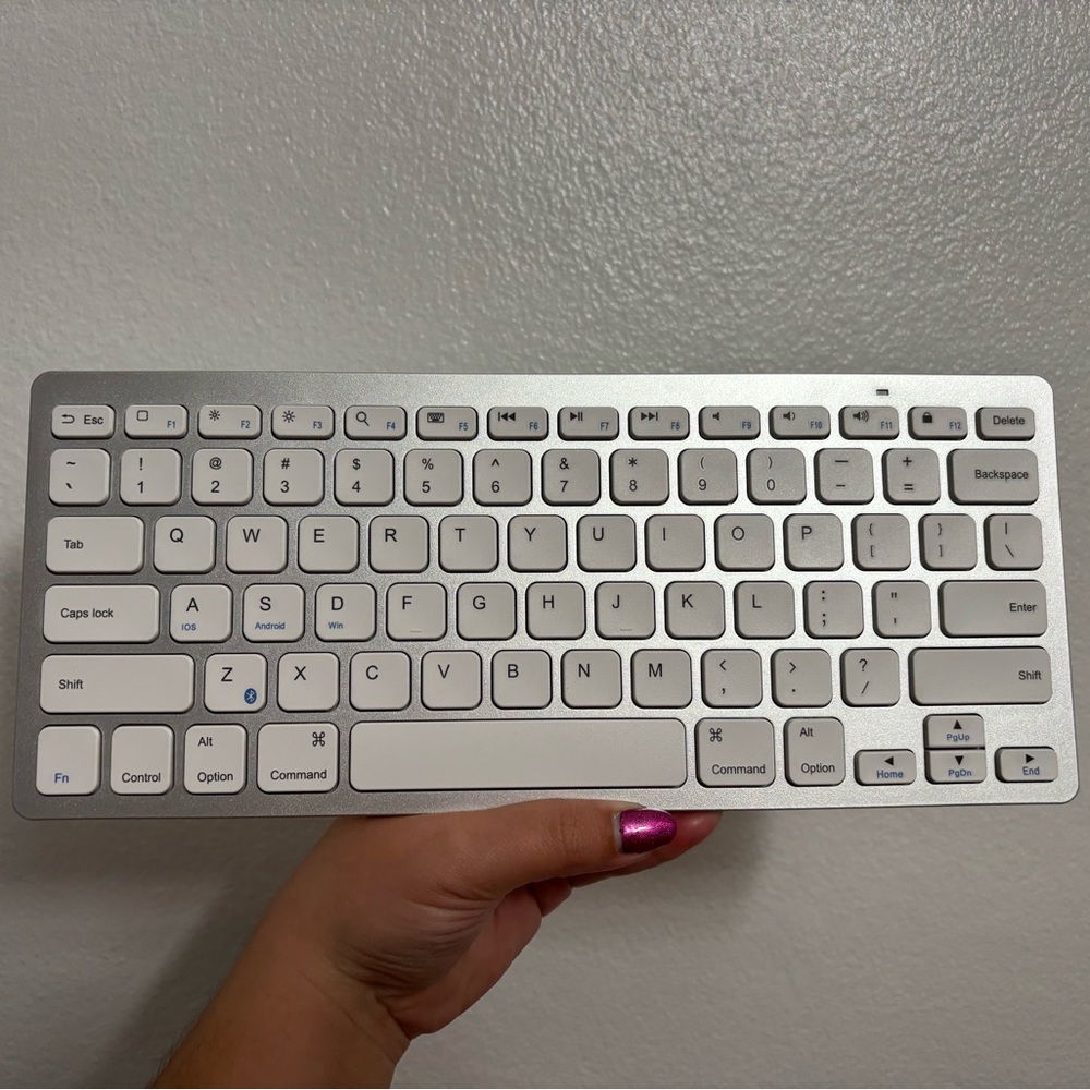 Keyboard bluetooth ⌨️🤍